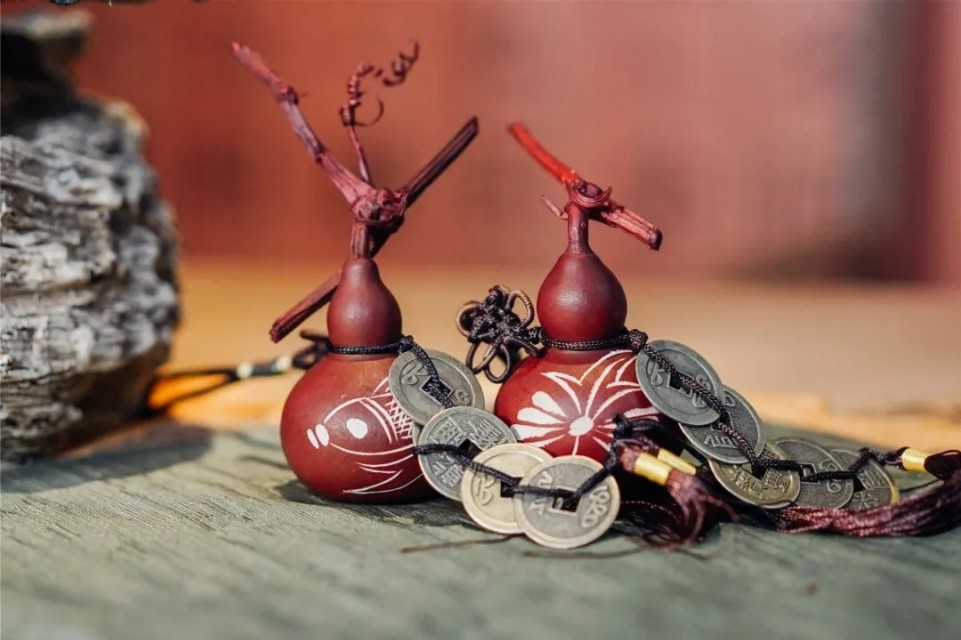 客厅电视柜放什么招财，电视柜最佳风水摆件