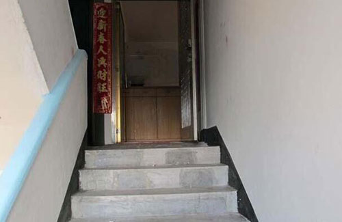 楼梯对门风水化解图，门对下楼梯最佳化解