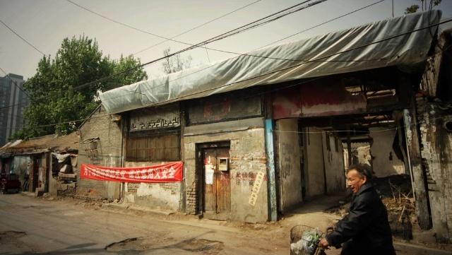 屋后有坟墓风水怎样处理,风水先生说屋后有坟好 屋后有坟墓风水怎样处理,风水先生说屋后有坟好