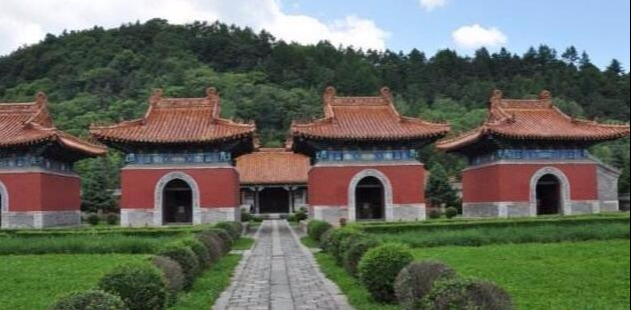 风水墓地好的征兆，爷爷奶奶的坟影响谁