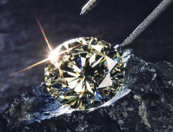 7月16日诞生石，钻石是什么时候出现的