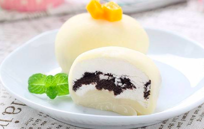 加拿大生日蛋糕，黑巧克力生日蛋糕图片