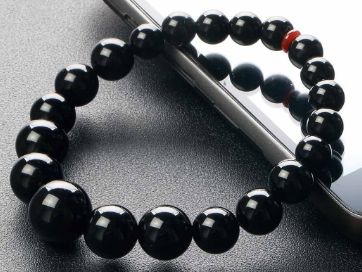 11月出生的宝石，黑色的玛瑙代表着什么