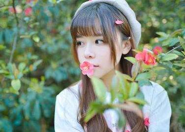 身边有很多男人的女生,一个女生身边有很多男生 身边有很多男人的女生,一个女生身边有很多男生