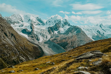 为什么不能摸死人的手新闻，死的人最后一眼看向谁