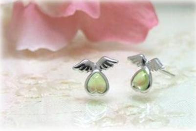 8月诞生石是橄榄石，橄榄石的寓意和象征