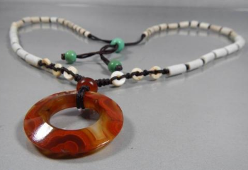 八月诞生石玛瑙，出土红缟玛瑙