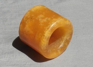 十一月诞生石黄玉，十月的诞生石是什么石