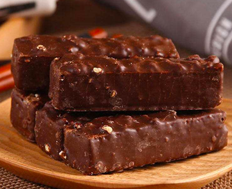 双层巧克力生日蛋糕，巧克力水果生日蛋糕图片