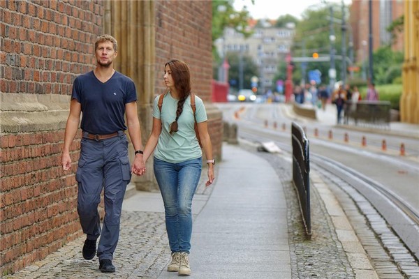 梦见老公的哥哥出轨（梦见我哥外面有小三了）