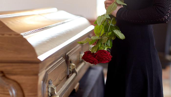 梦见死去的父亲活了还说话（死去的父亲在我梦里是活的）