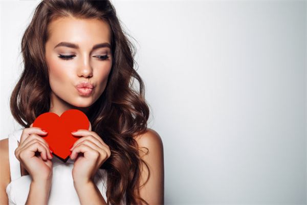 日柱癸巳人的命运如何（乙丑日柱的人很少啊）