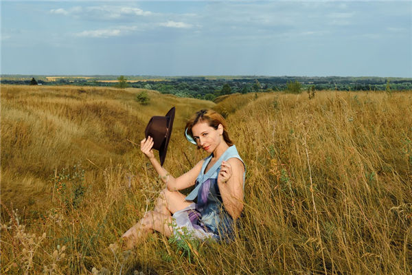 山根低陷的人面相怎么样，有山根和没山根的对比