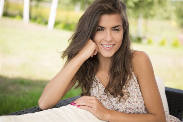 右眼跳什么意思女人,右眼一直跳是吉是凶 右眼跳什么意思女人,右眼一直跳是吉是凶