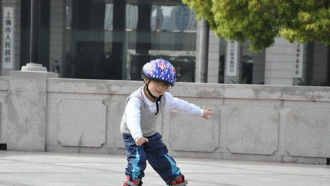 梦见溜冰是什么意思,梦见自己溜冰很顺利 梦见溜冰是什么意思,梦见自己溜冰很顺利