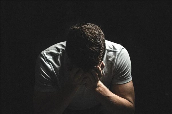 梦见男友哭是什么征兆解梦（梦见男朋友哭有什么预兆）