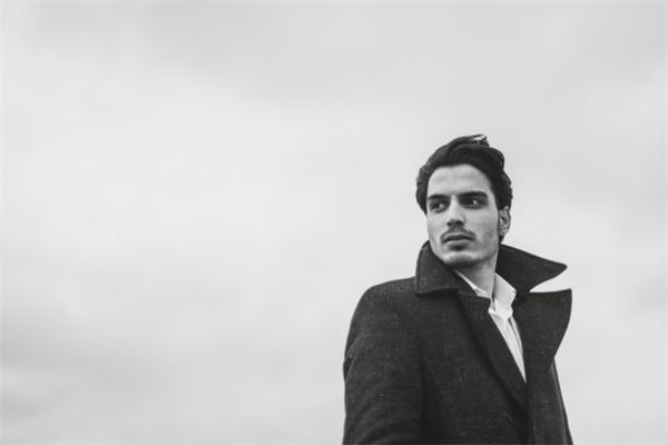 什么面相的人适合远离别人，一看就不是常人的面相