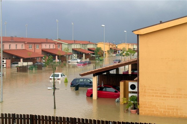 梦见屋里进水意味什么(做梦屋里进水什么预兆)