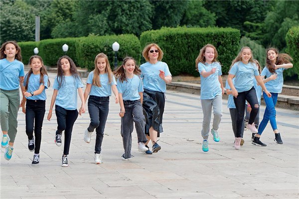 梦见同学什么预兆（在梦里梦见同学说明什么）