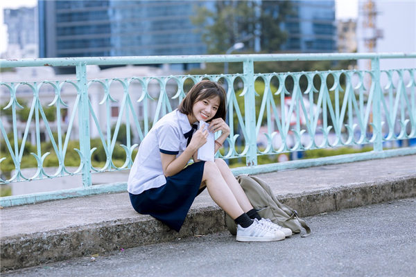 梦见校服丢了（女人梦见自己穿校服在学校）