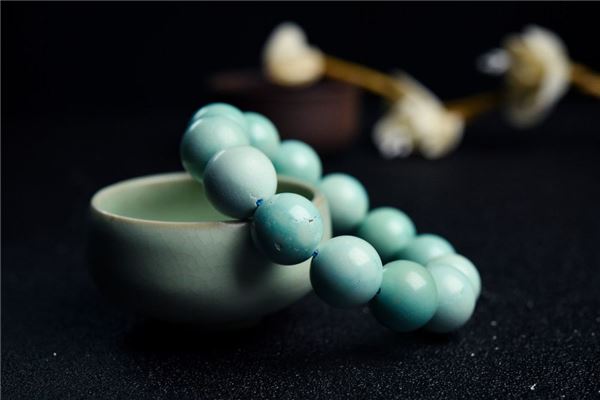 女人戴绿松石有什么寓意吗，绿松石贴身戴两天就变色了
