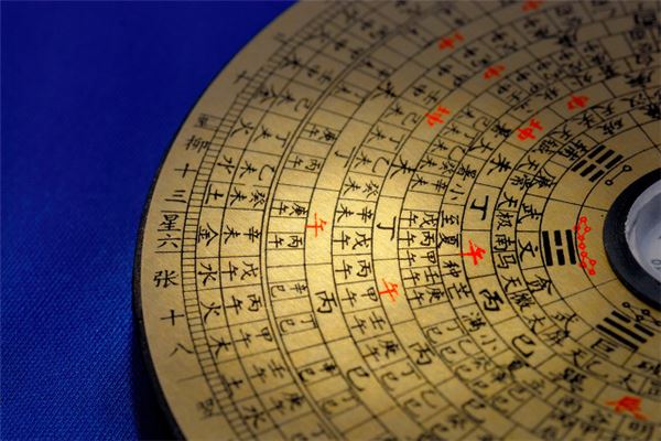 罗盘的使用方法视频讲解（哪些人不能碰罗盘）