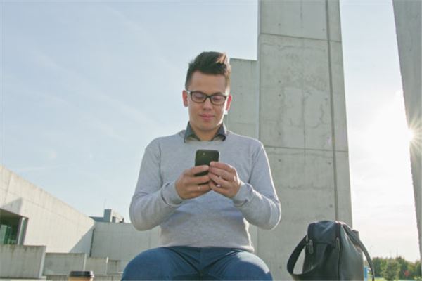 男人眉毛短粗面相好不好看（男人眉毛短粗的人命运）