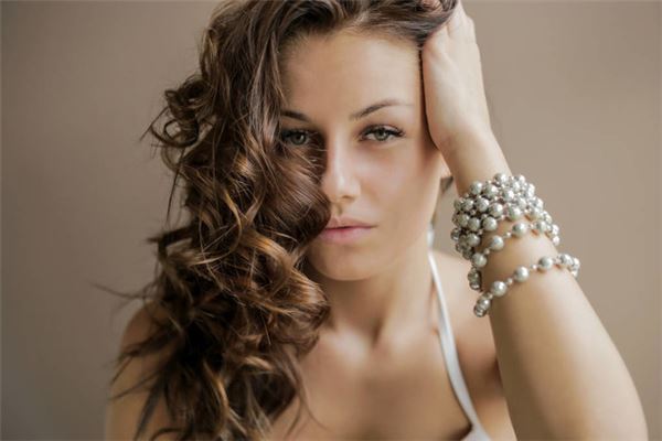 两边脸不对称有什么说法,拍照左右脸严重不对称 两边脸不对称有什么说法,拍照左右脸严重不对称