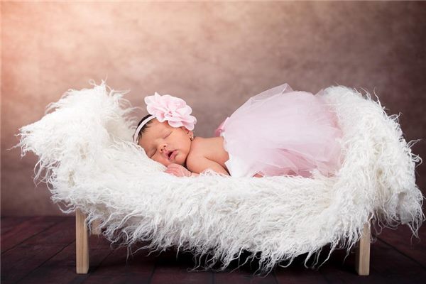 梦见小女孩小便是什么预兆（梦见小女孩小便解梦）