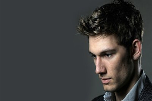 狮子男不主动联系你（狮子男越喜欢你越冷你）