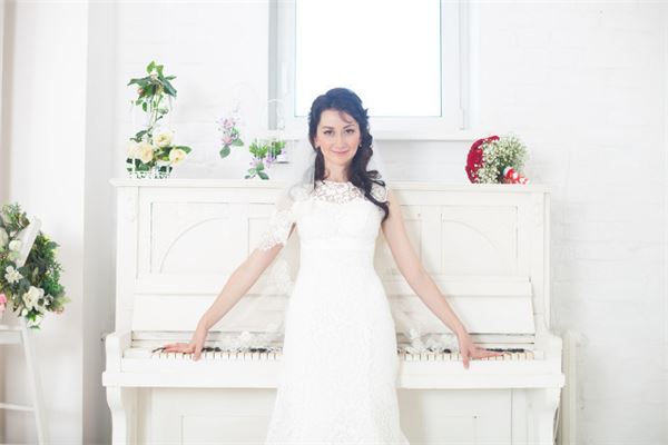 断掌的女人命运有何不同呢（断掌女人命不好是真的吗）