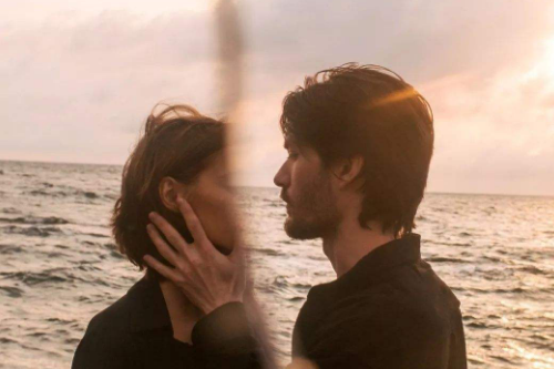 天蝎座男把你当老婆的表现（天蝎男吊着你的表现）