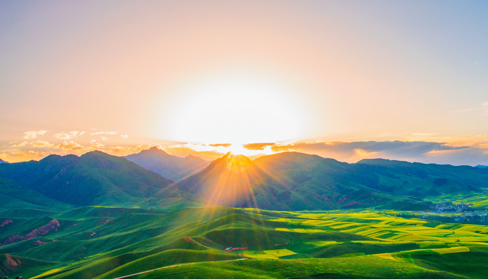 梦见太阳变成蓝色星球了，梦见天上出现星球转动