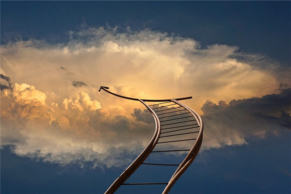 梦见爬梯子是什么预兆（梦见爬垂直的梯子）