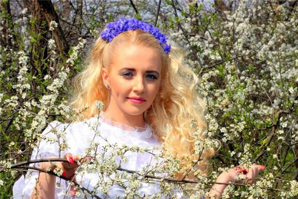 一个人青年中年晚年面相，面相显年轻的人命运