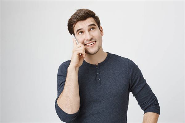 男人右耳朵发热的预兆事件（男人右耳朵发热民间说法）