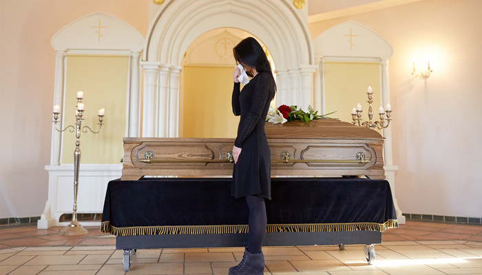 梦见死去的父亲活了还说话，死去的父亲在我梦里是活的