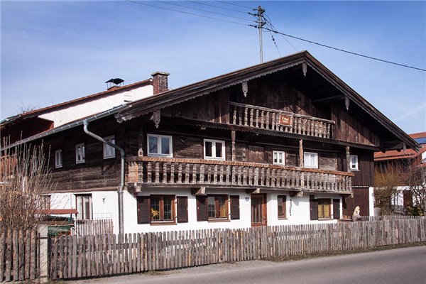 梦见屋破是什么兆头了(梦到房子破了什么预兆)