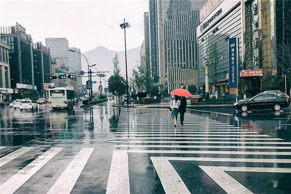 大门对着马路怎么化解,窗户对着马路化解方法 大门对着马路怎么化解,窗户对着马路化解方法