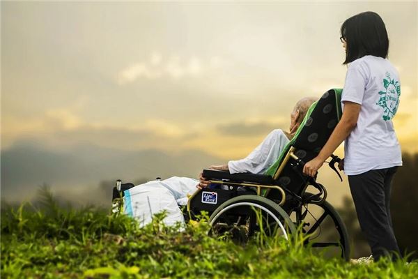 老人离世前的预兆（老人临终前有哪些预兆）