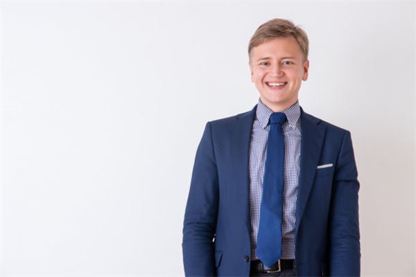 男人犯桃花煞有什么表现呢（男人犯桃花煞的后果）