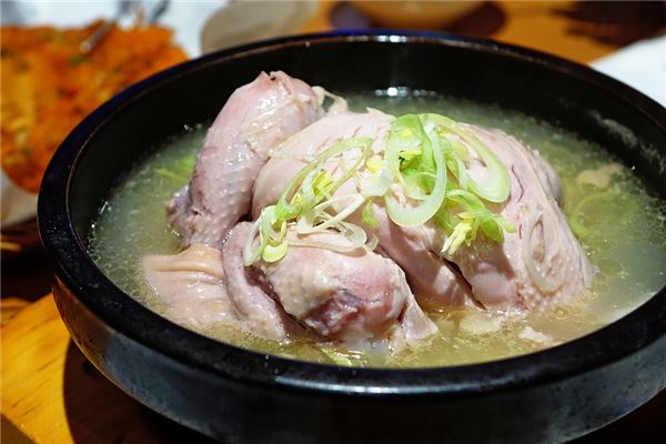 梦见鸡汤但没喝（女人梦见一锅鸡汤）
