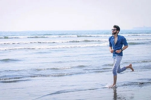 水瓶男的最佳恋人星座配对（能吃定水瓶男的星座女）