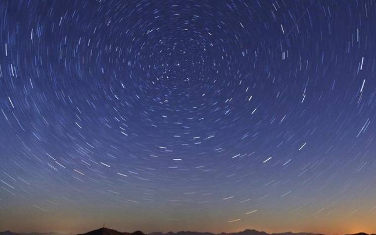 射手座把箭射向哪个星座，西面天蝎座