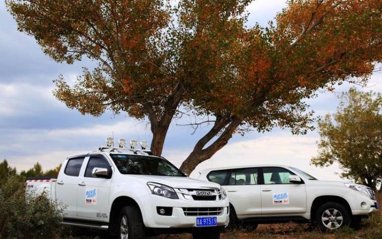 在迷途中巧遇的救援车