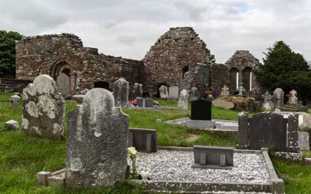 梦见在坟里睡觉 梦见在坟里睡觉