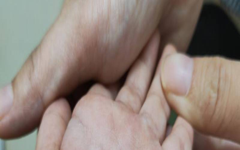 梦见手掌裂开血肉模糊,梦见自己左手掌心被划开 梦见手掌裂开血肉模糊,梦见自己左手掌心被划开