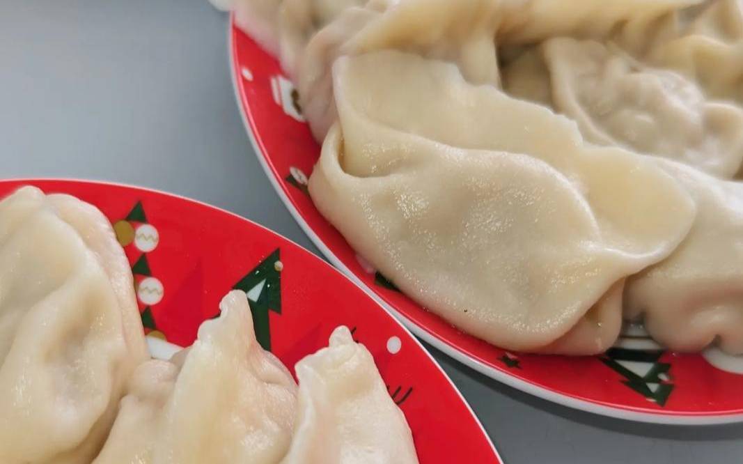 梦见领导吃面条是什么意思（女人梦见吃饺子好不好）