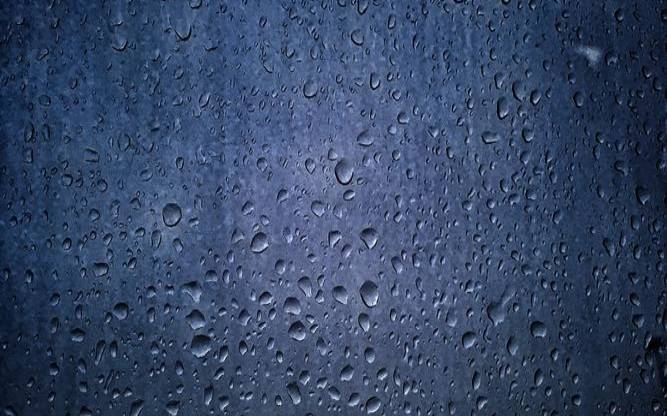 做梦梦见下雨发大水了（梦见下雨发大水）