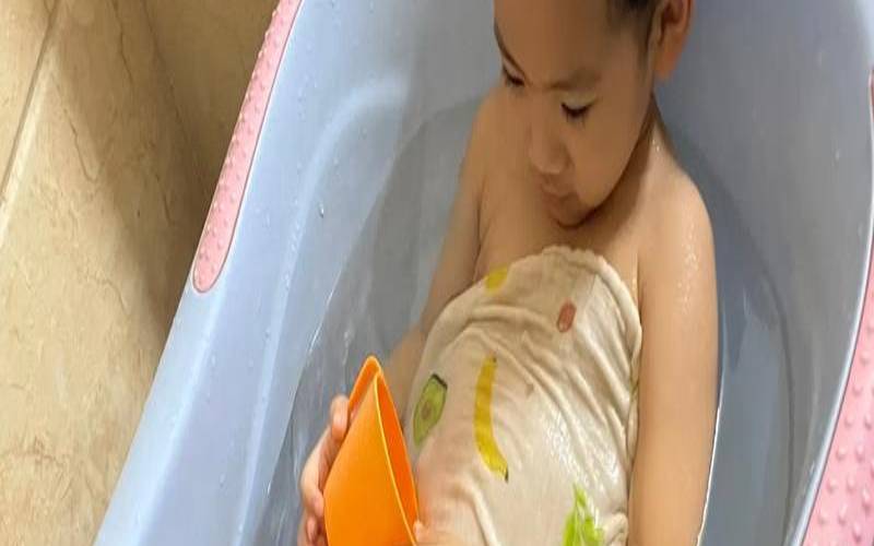 做梦梦到给小孩子洗澡（梦见给小孩洗澡好吗）